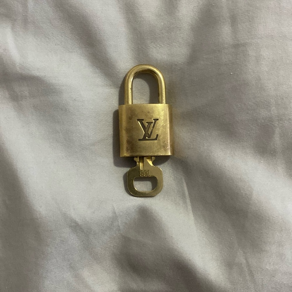 🔐 LV LOCK & KEY 308
